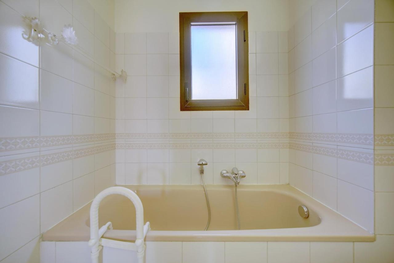 3 Bedrooms Center South Terrace *